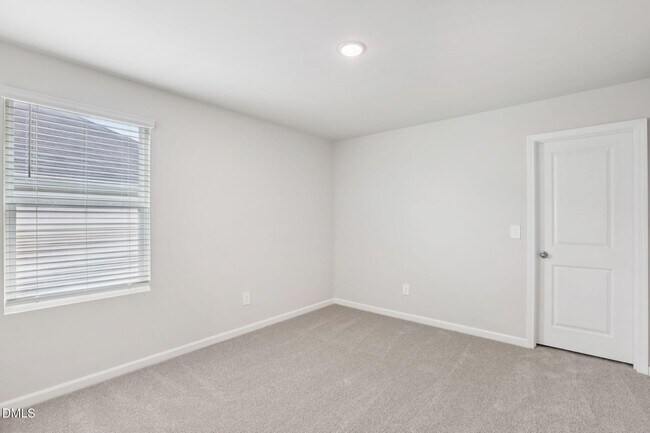 Building Photo - Spacious 5 Bedroom, 3 Bath Home with Loft & Main Level Bedroom - Move in Ready