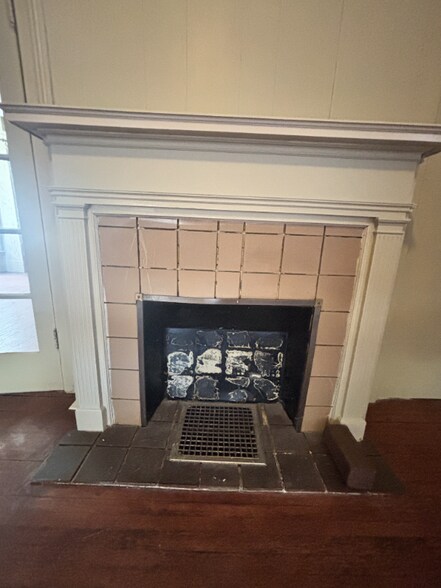 Building Photo - 419 W Vine St