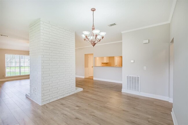 Building Photo - 2315 Cunningham Dr