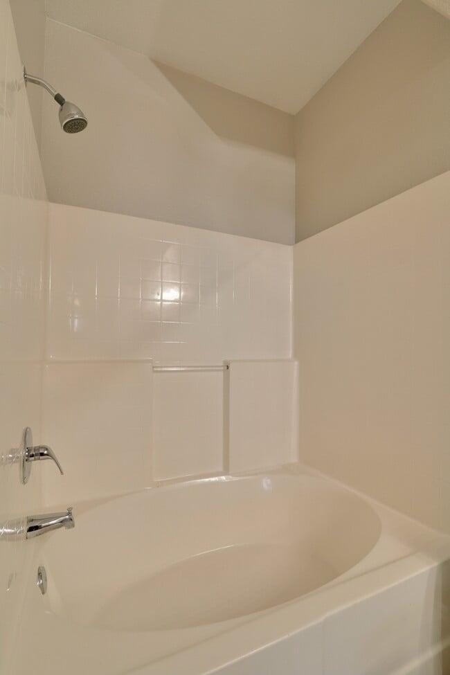 Building Photo - Upgraded Northwest 1 Bedroom Condo with At...
