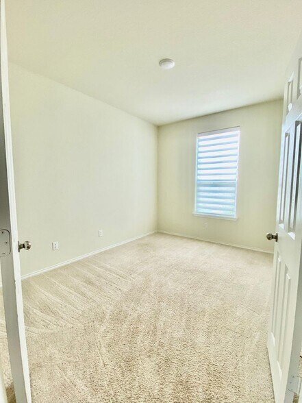 Building Photo - 13011 Sendero Roble