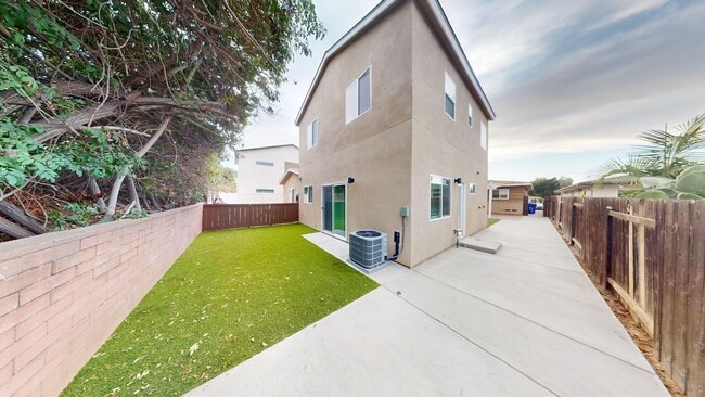 Building Photo - 5339 W Falls View Dr