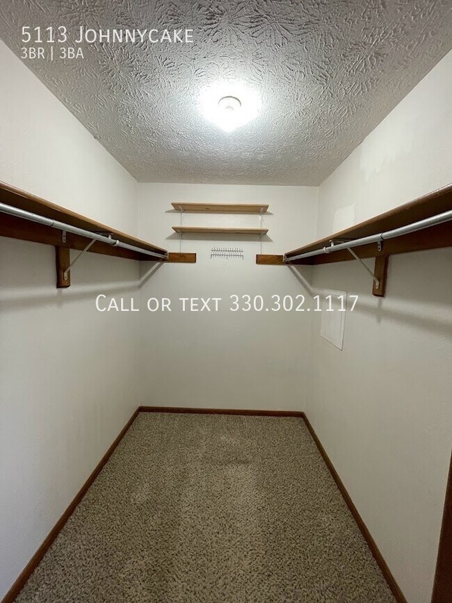 Building Photo - Three bedroom three bathroom duplex for rent