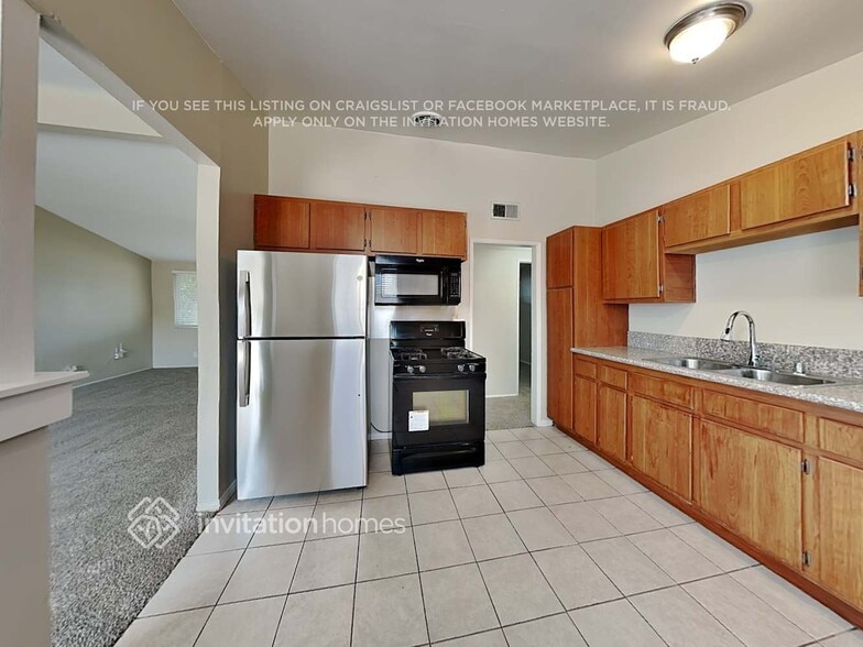 Building Photo - 27210 Marchland Ave