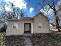 Building Photo - 739 S Douglas Ave