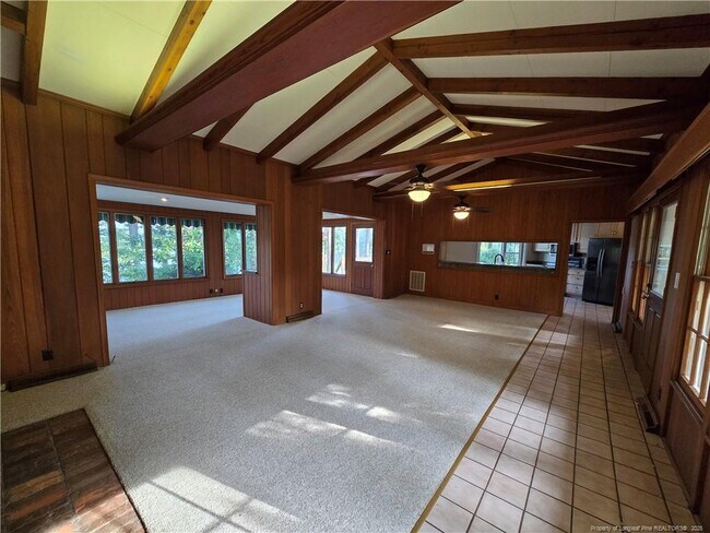 Building Photo - 9 Dixie Dr