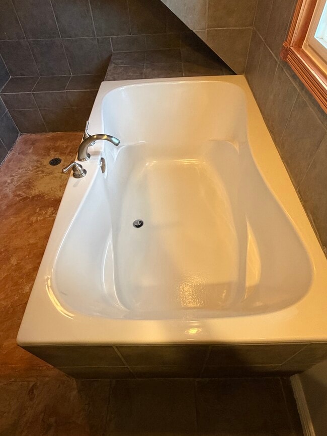 Building Photo - 8670 Snow Mountain Dr