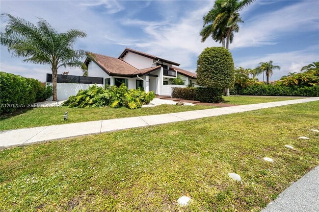 Building Photo - 330 SW 133rd Pl