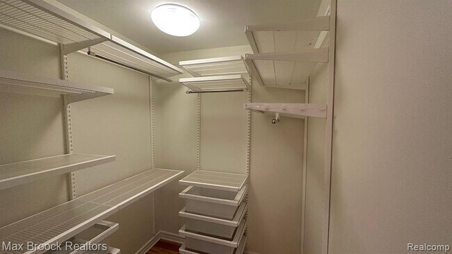 Building Photo - 444 Chester St