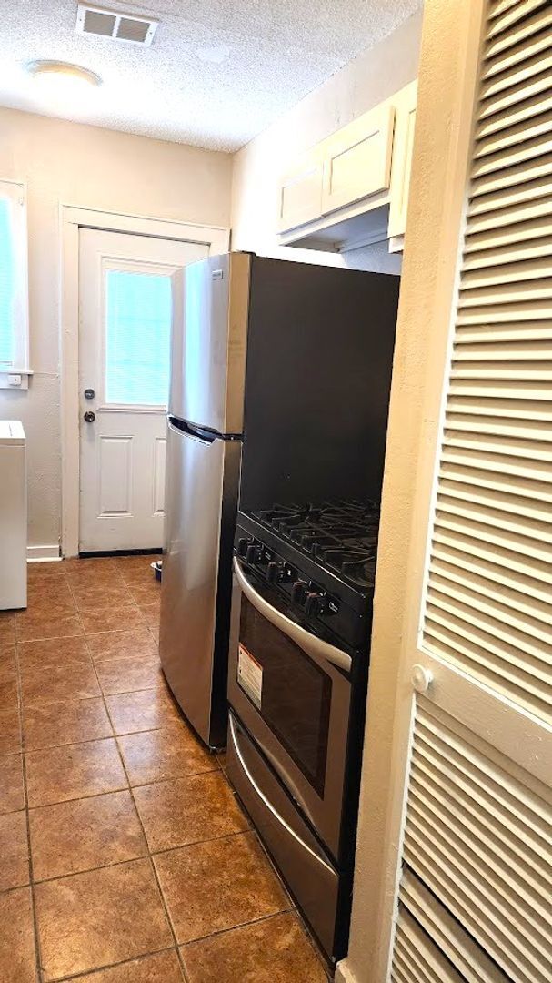 Building Photo - 2 Bed 1 Bath Duplex in the Aurora Addn NW OKC