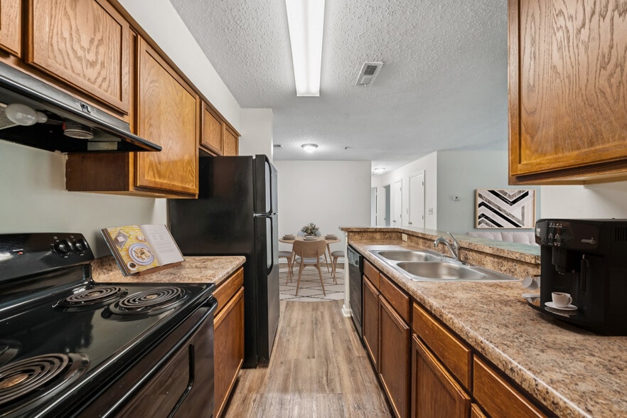 Building Photo - Rolling Meadows Apartments - Tax Credit