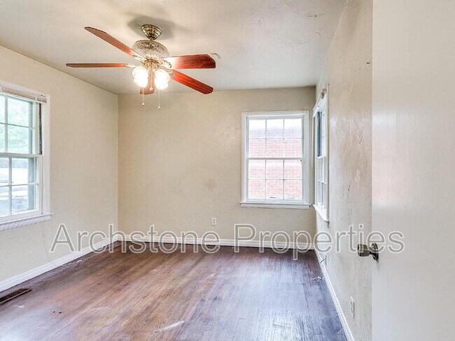 Building Photo - 1614 SW 41st St