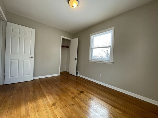 Building Photo - Villard Ave - 8129-31 W
