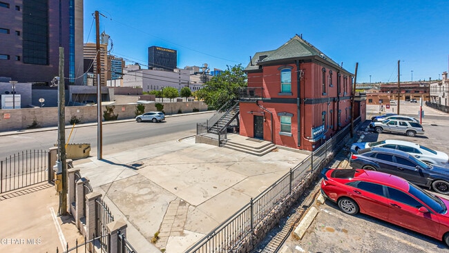 Building Photo - 702 Myrtle Ave