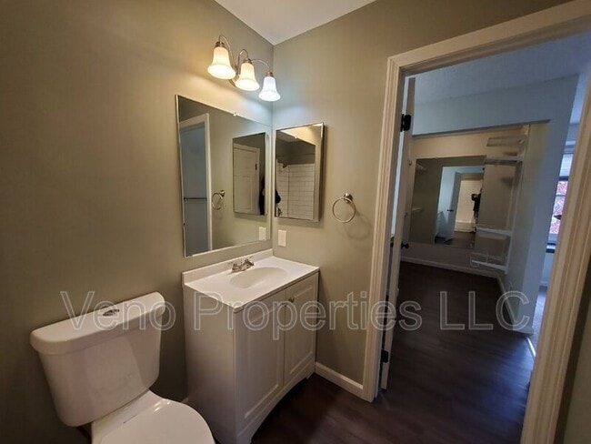 Building Photo - 66 Plaza Ave