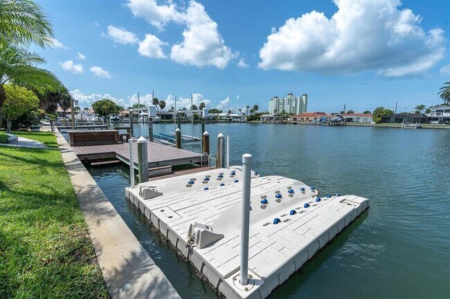 Building Photo - 6440 3rd Palm Point