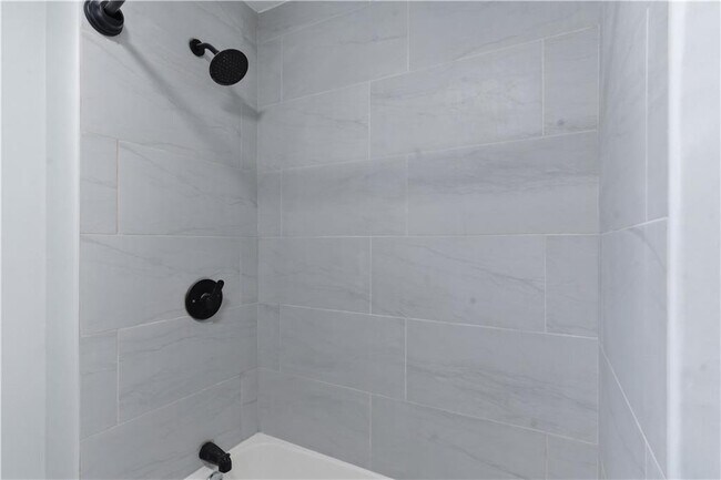 Building Photo - 92 Sylvian St