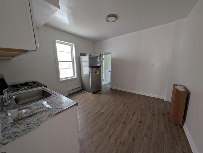 Building Photo - 1111 Adriatic Ave