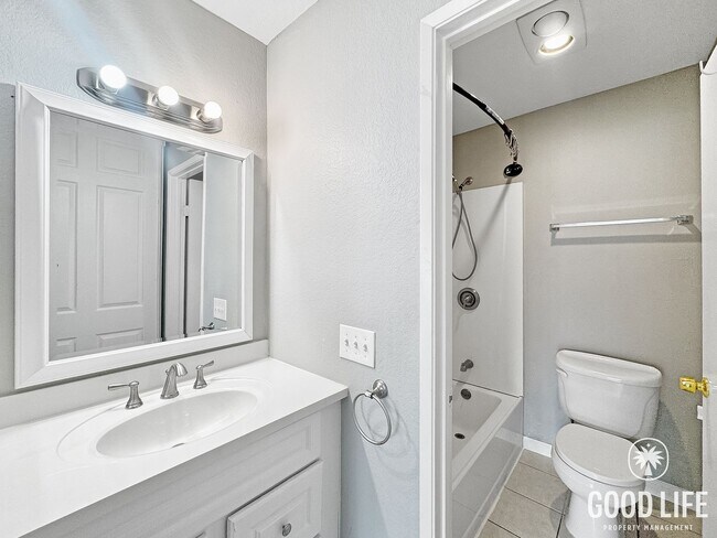 Building Photo - Bright 2BD/2BA Corner Unit Condo in Mira Mesa with Dual En-Suite Baths, Patio & Pool