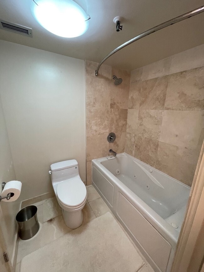 Building Photo - 2499 Kapiolani Blvd