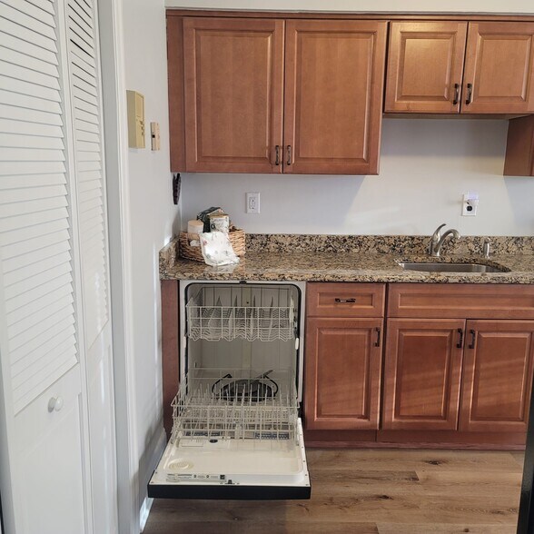 Dish Washer - 1617 Raspberry Ct