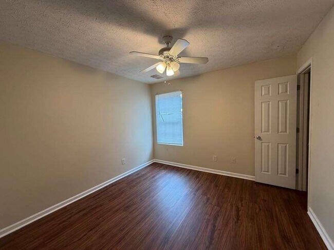 Building Photo - 5196 Tew Ln SW