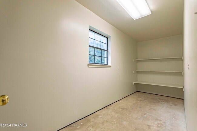 Building Photo - 308 Burdin Rd