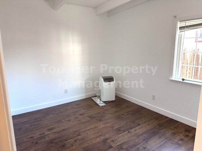 Building Photo - Very Nice 4 Bed, 2 Bath, 1,546 Sqft Concord House Available 03/15 For Lease!