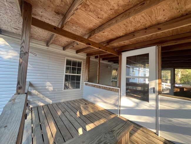 Building Photo - Peden Point/Mrytle Grove/Masonboro Loop South Wilmington  2 garage garage! Oak Trees! Covered Porch!