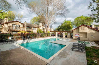 Building Photo - Wonderful 2-Suite Bedroom Townhome in Frem...