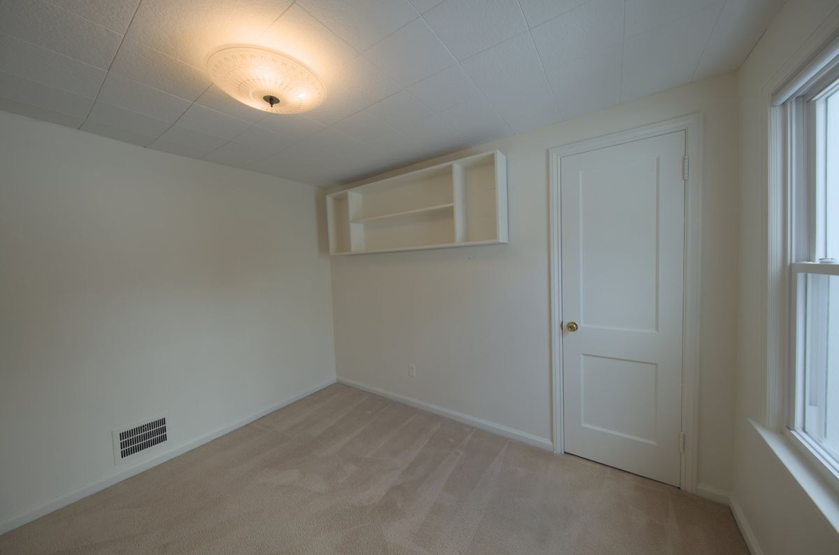 Building Photo - 9249 Whitall Ln