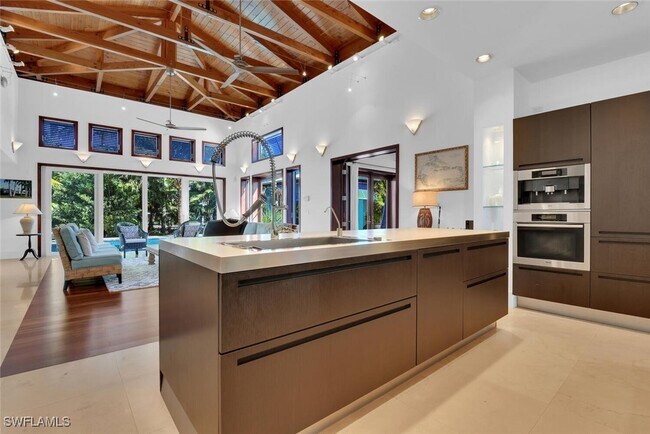 Building Photo - 795 18th Ave S