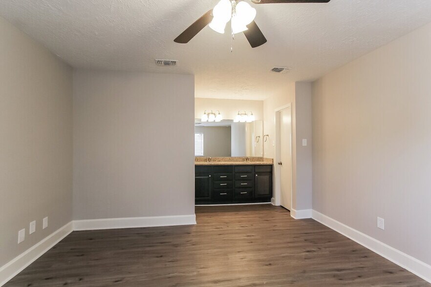 Building Photo - 7526 Shoshone Dr