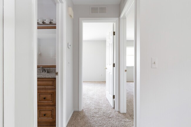 Building Photo - 16446 Clarkson Dr