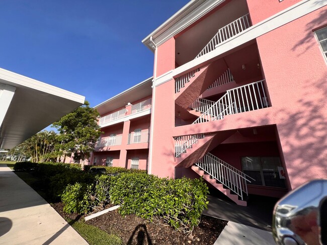Building Photo - Annual Unfurnished Rental – 3 Bed, 2 Bath Condo in Gated Community!