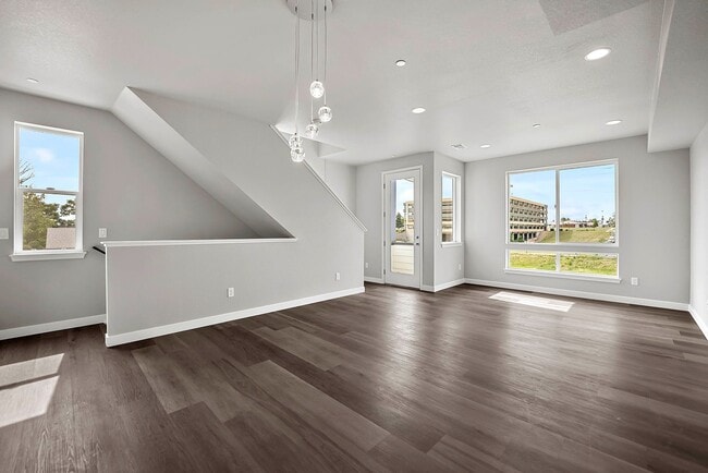 Building Photo - New 2 bed 2.5 bath Townhouse at Overlook Station