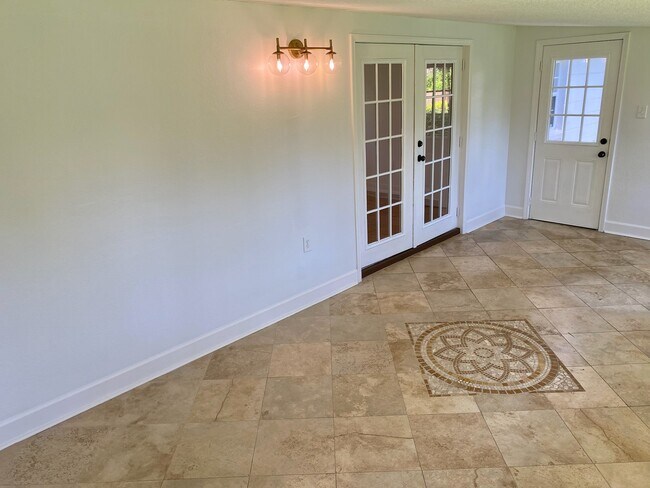 Building Photo - 1817 Loch Berry Rd