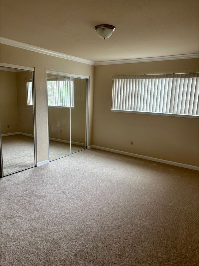 Building Photo - 5958 Jeanine Dr