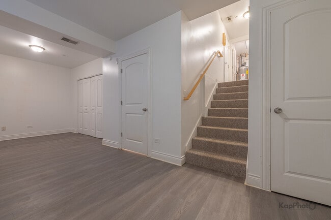 Building Photo - 3607 W 53rd St