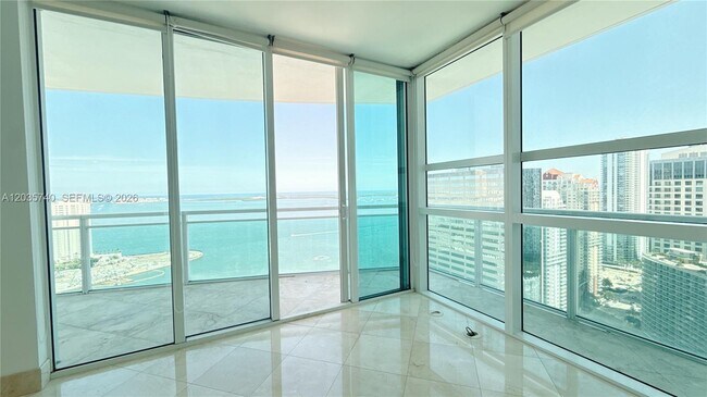 Building Photo - 950 Brickell Bay Dr