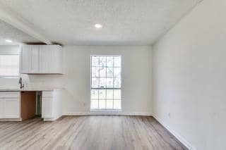 Building Photo - 2215 Kathleen Ave