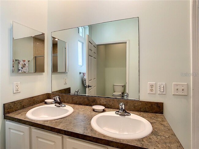 Building Photo - 631 Tahiti Ct