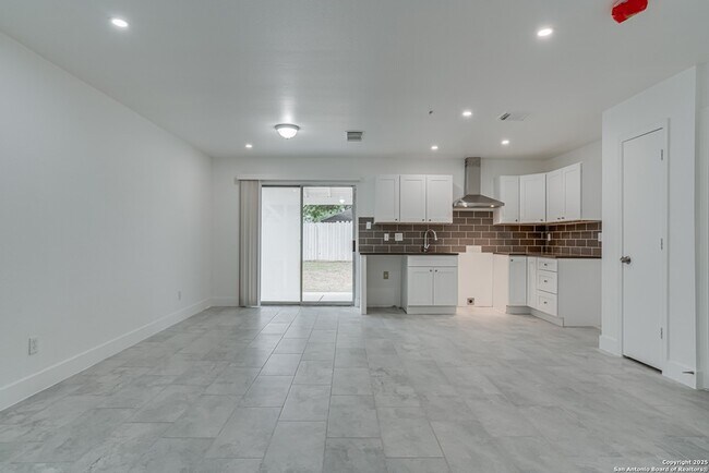 Building Photo - 9958 Panther Bay