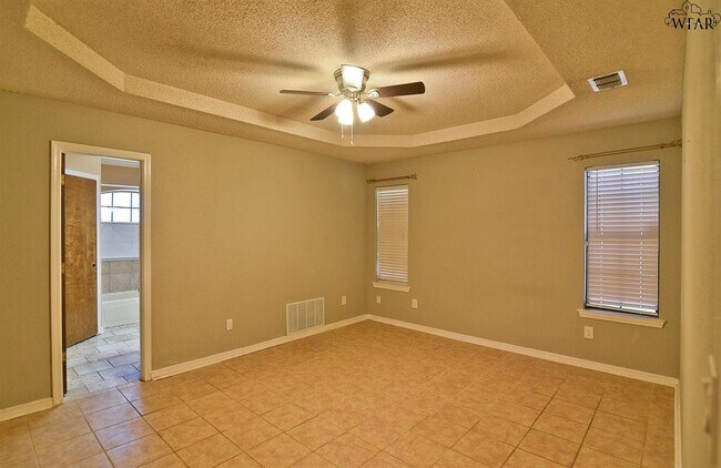 Building Photo - 4618 Sabota Ave