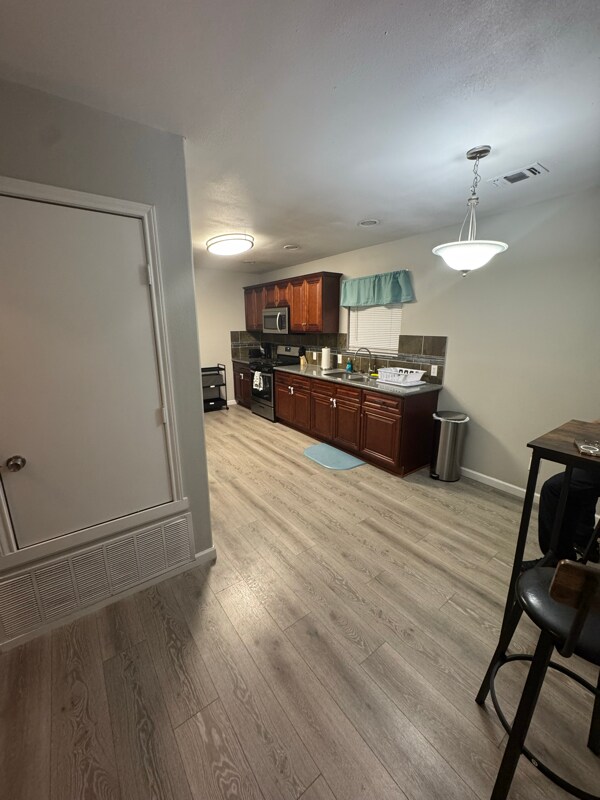 Building Photo - 1334 W Ridgewood Ct