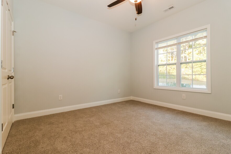 Building Photo - 64 Highland Forest Cir