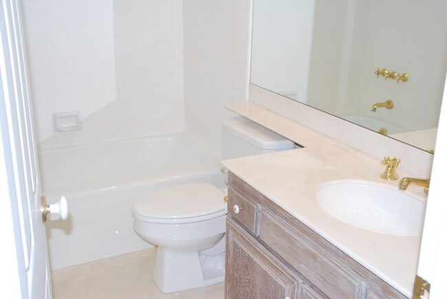 Bath 2 - 13082 Mindanao Way