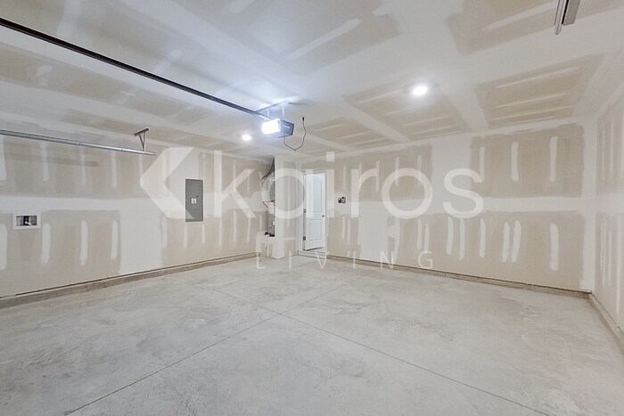 Building Photo - 125 Inez Ave