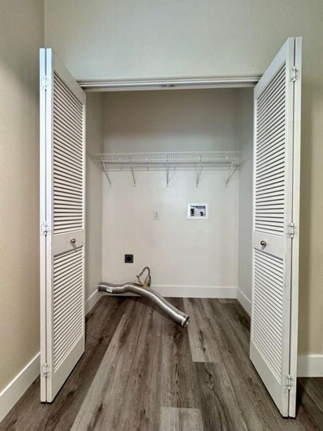 Building Photo - Beautiful and Spacious 3 Bedroom 2.5 Bath ...