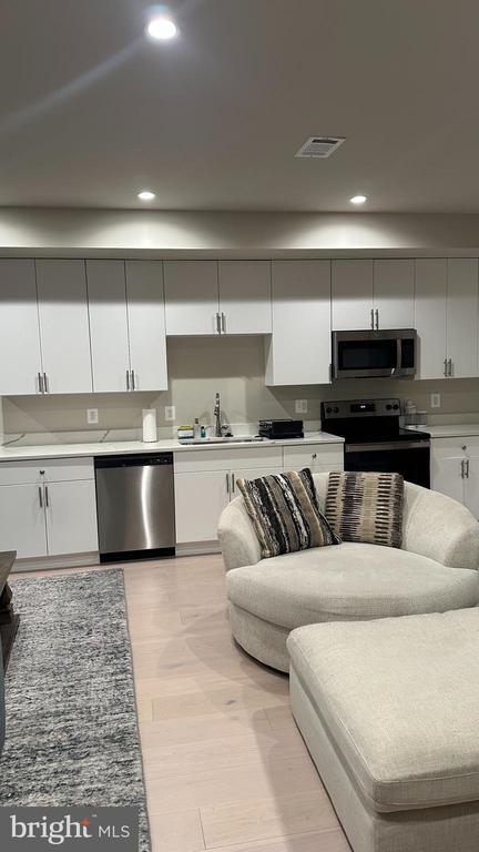 Building Photo - 235 Valley Ave SE